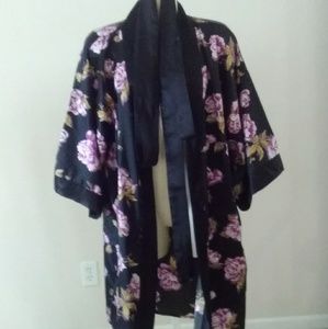 ONLY ONE!  Shereen Annette mid length robe NWOT